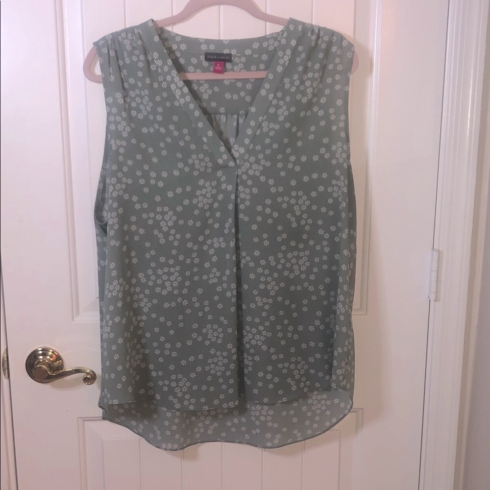 Vince Camuto Green Sleeveless Blouse with White Floral Pattern